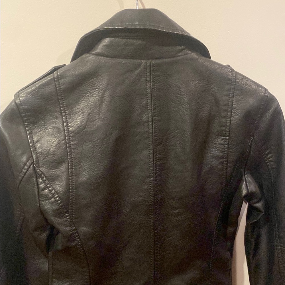 Levi's Black Leather Cropped Jacket with Wide Collar - Picture 9 of 10